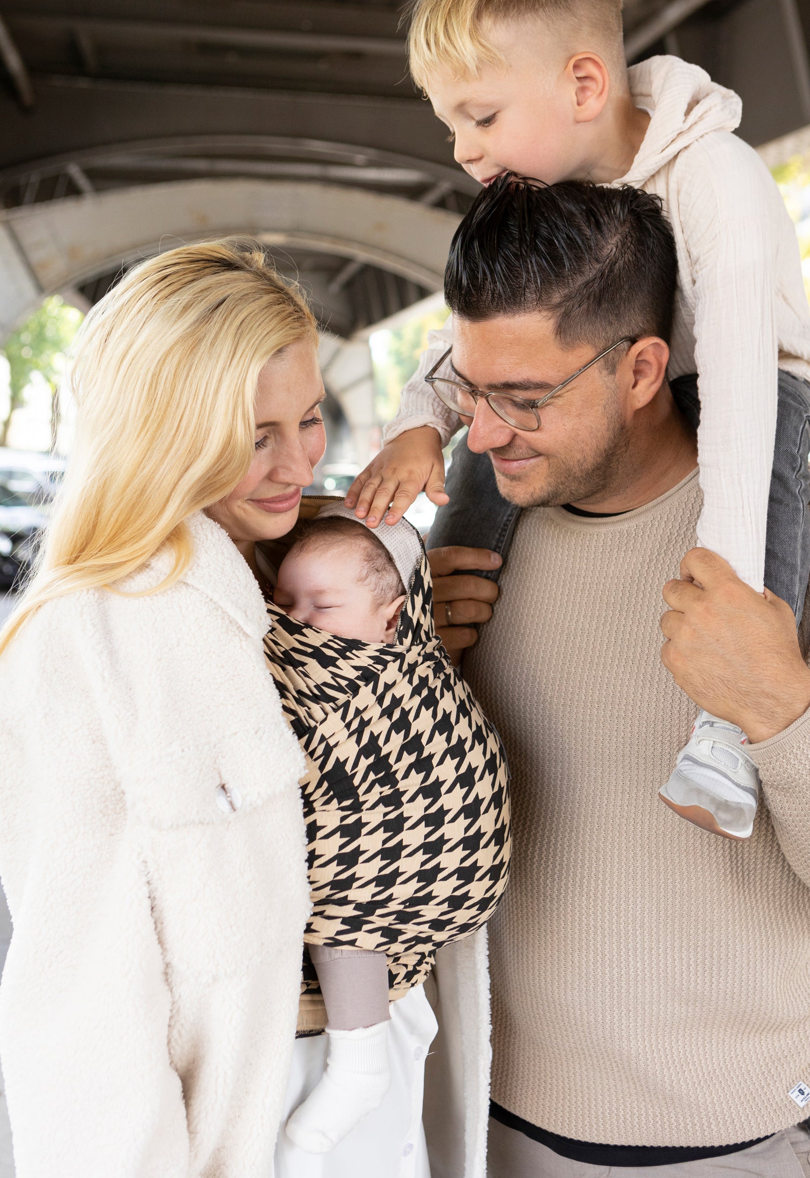 Portear a un bebé recién nacido - El blog de Nordic Baby