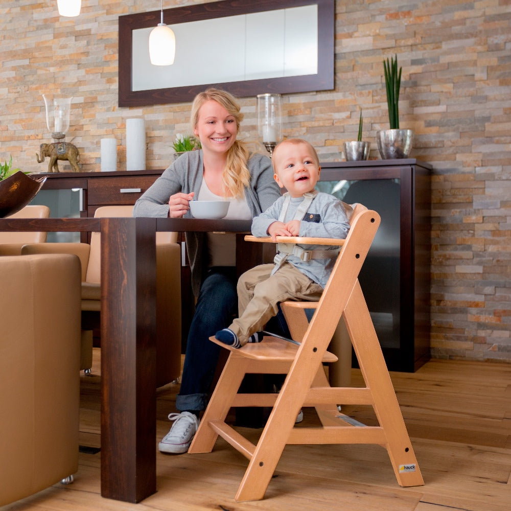 ¿Cuándo puedes sentar a tu bebé en una silla de bebé?